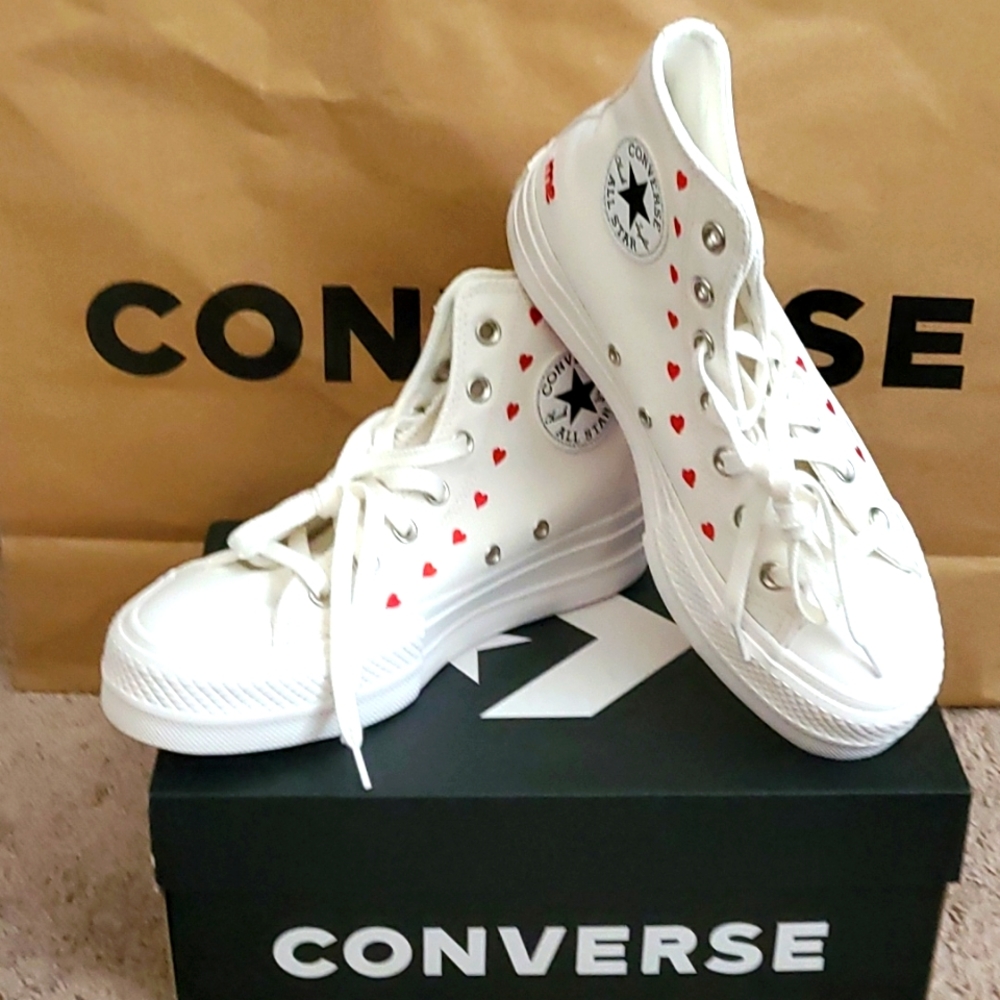 Converse Valentines 2022 Chuck Taylor Crafted with luv Platform Embroided Hearts